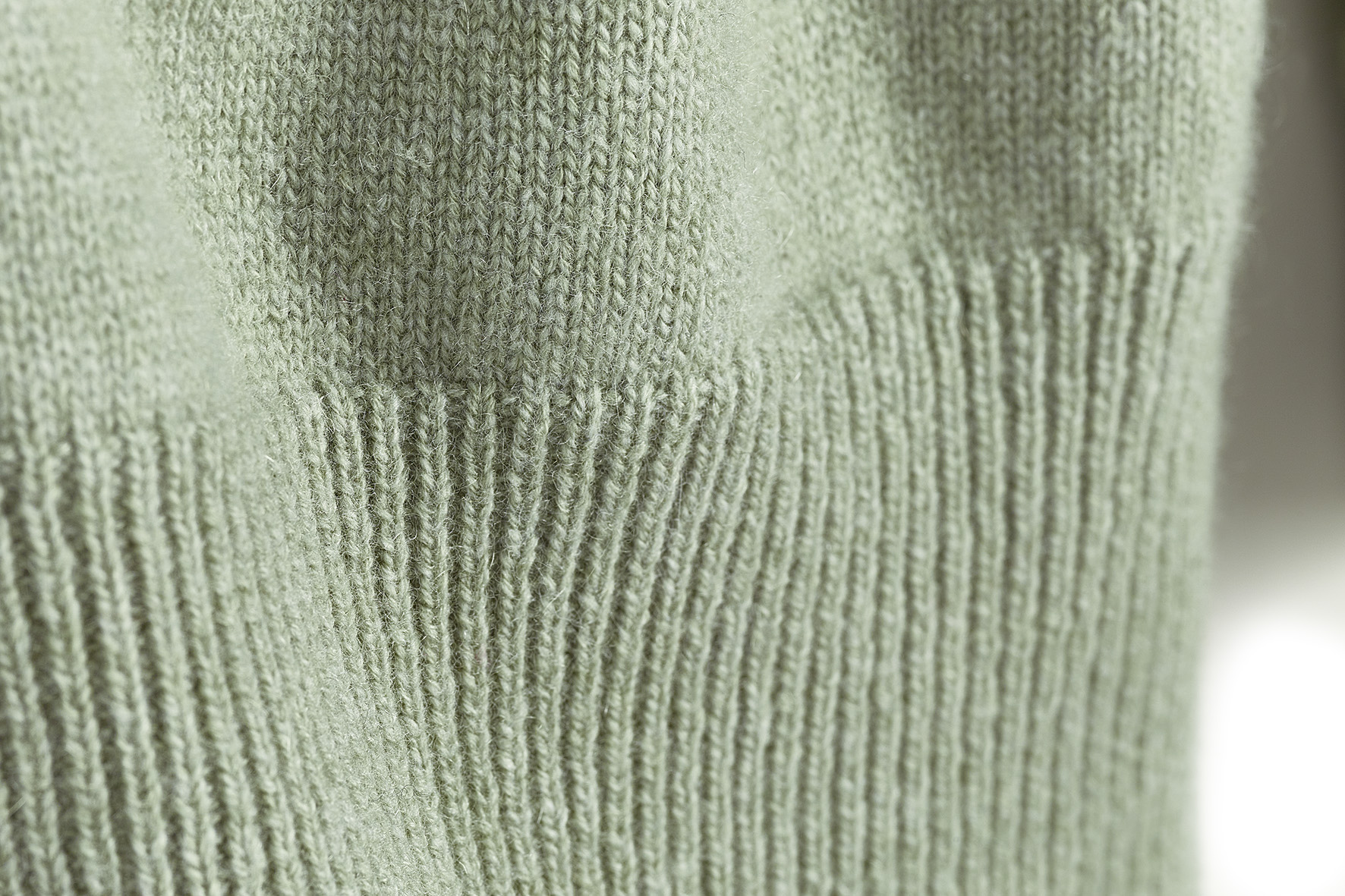 W7S40 Cashmere Cardigan