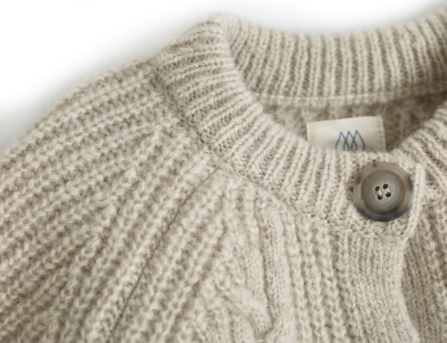 W7S11 Cardigan mit Flechtdetails