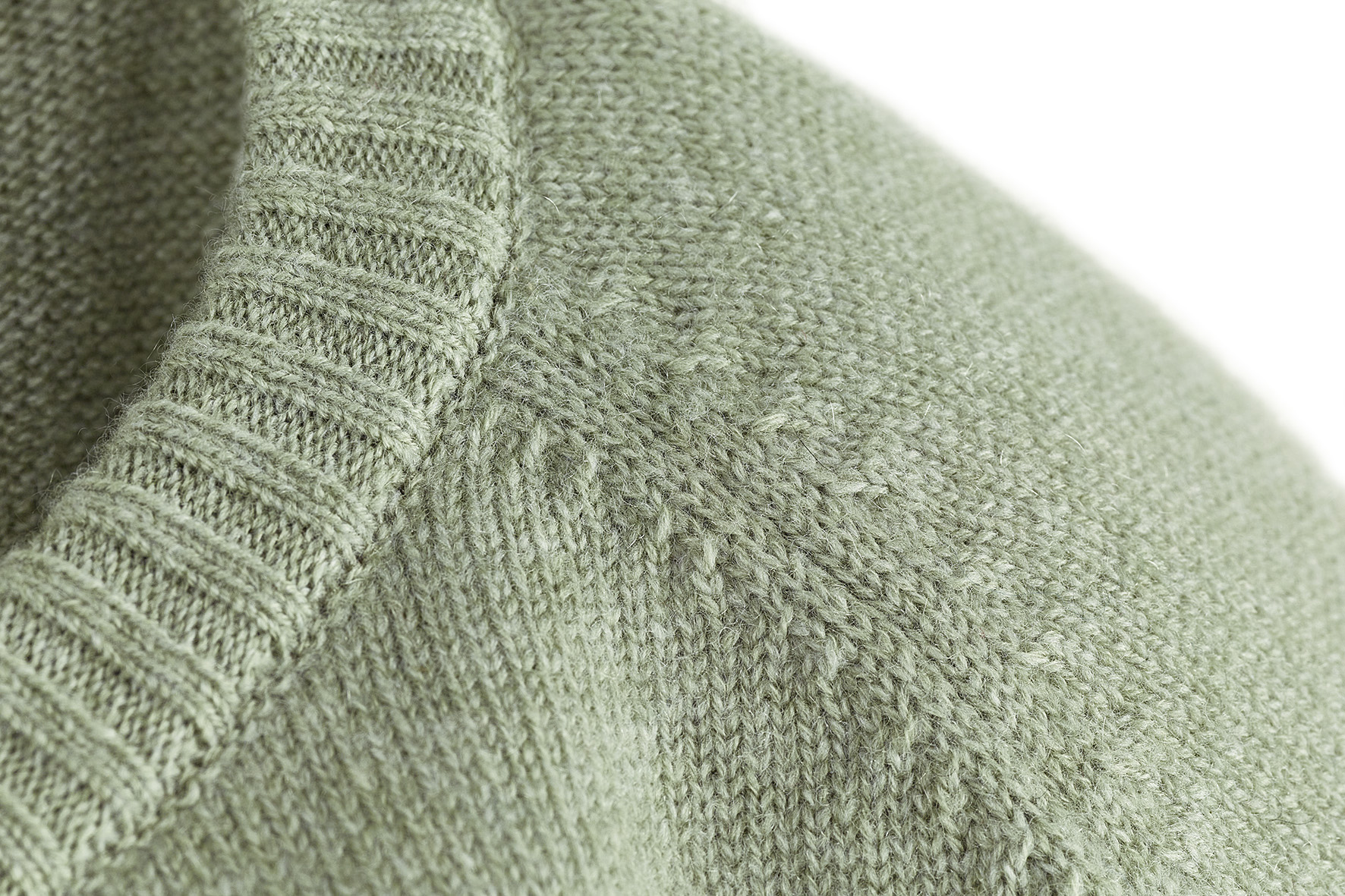 W7S40 Cashmere Cardigan